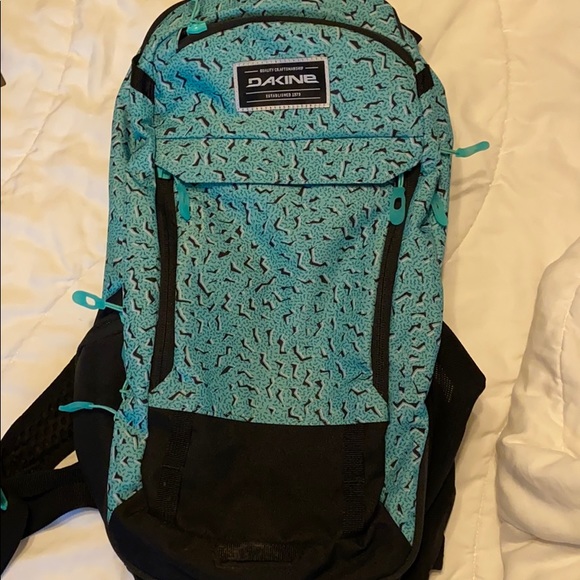 dakine syncline 16l pack